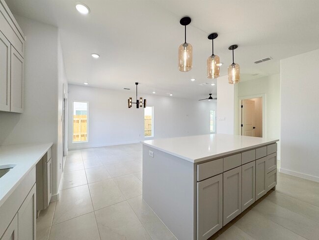 Building Photo - 530 Silvana Dr
