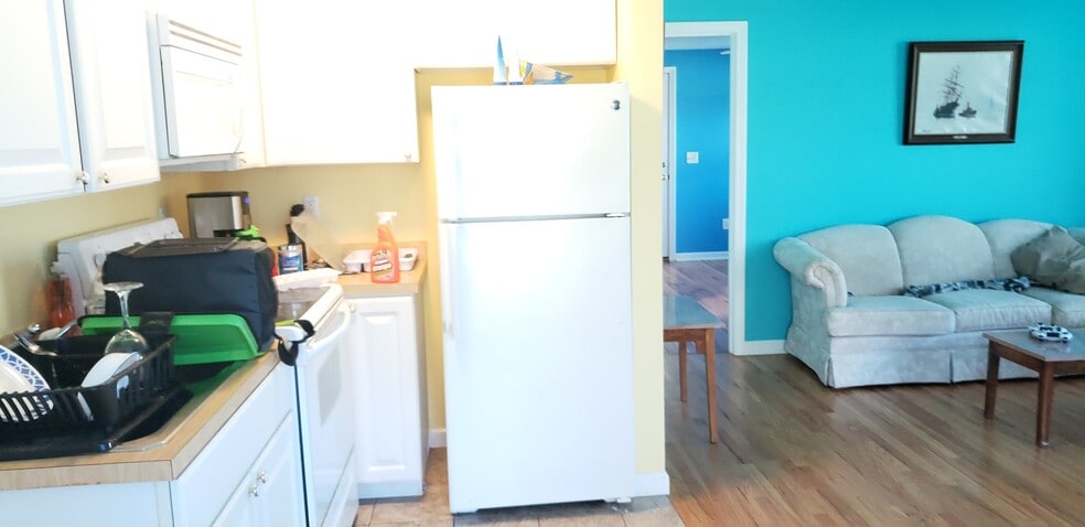 Kitchen - 51 Carter Dr