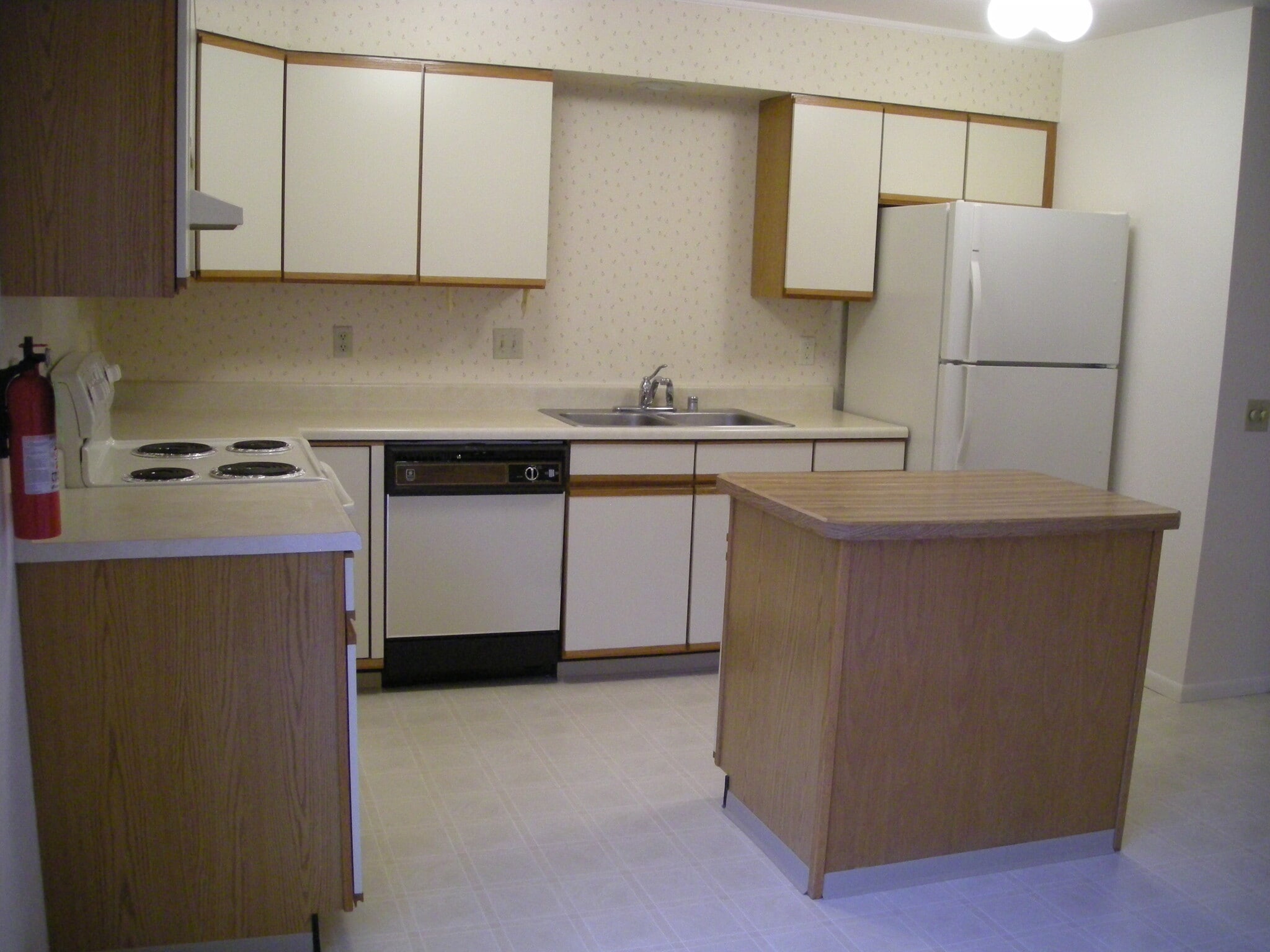 Building Photo - 700 W 47th Ave