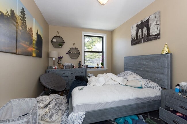 Building Photo - 4-Bedroom Apartment in Allston | 9/1 Move-In | Student Friendly