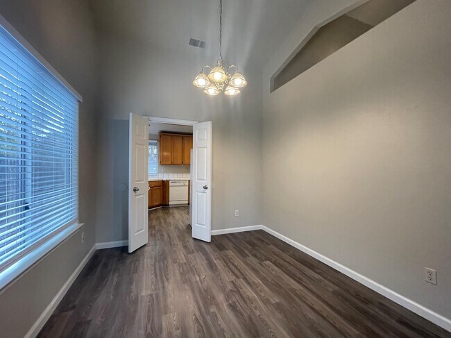 Building Photo - 13 Capshaw Ct
