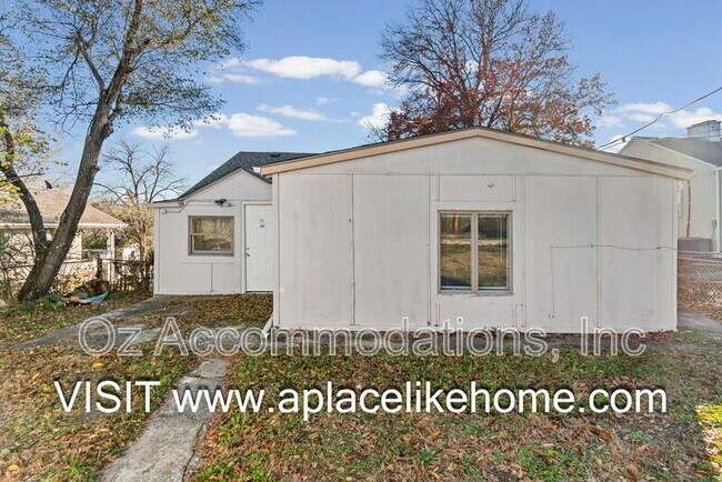 Building Photo - 2936 Stewart Ave