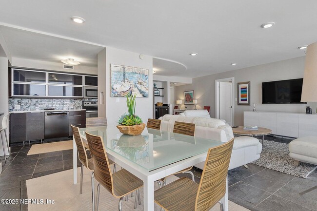 Building Photo - 1601 Ocean Dr S