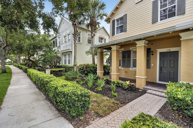 Building Photo - 158 W Thatch Palm Cir