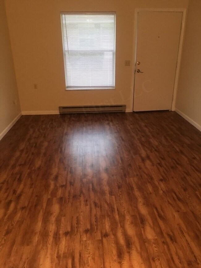 Building Photo - Fayette Manor