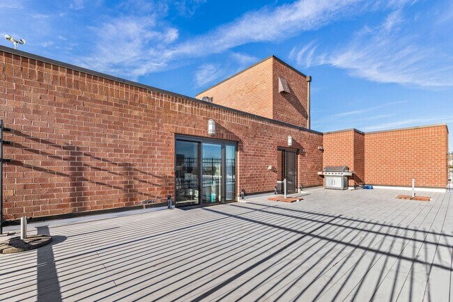 Building Photo - 275 U.S. 20-SI ID1240408P