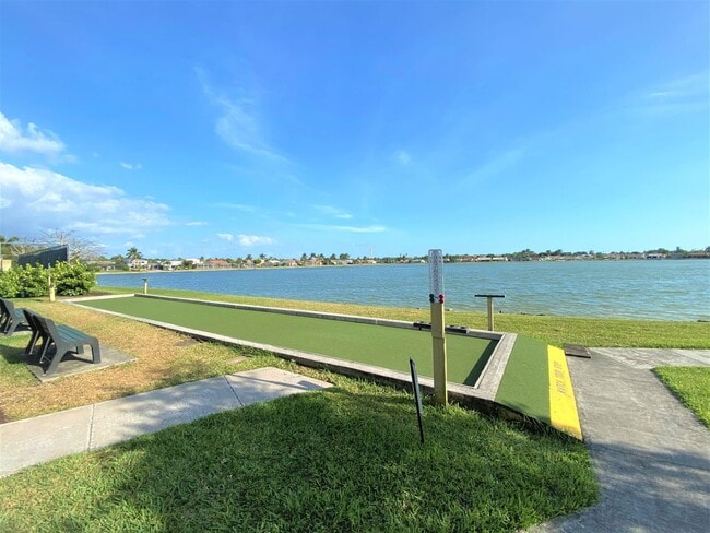 Building Photo - ** VILLAGES AT EMERALD LAKES ** 2 BED / 2 ...