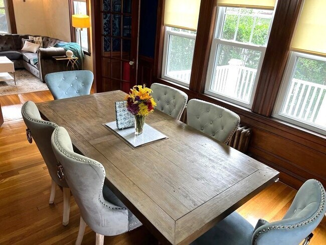 Building Photo - 5 Glenmont Rd