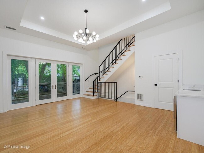 Building Photo - 842 N Wolcott Ave