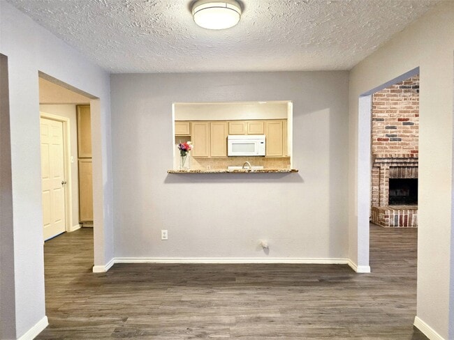 Building Photo - 22619 Deville Dr