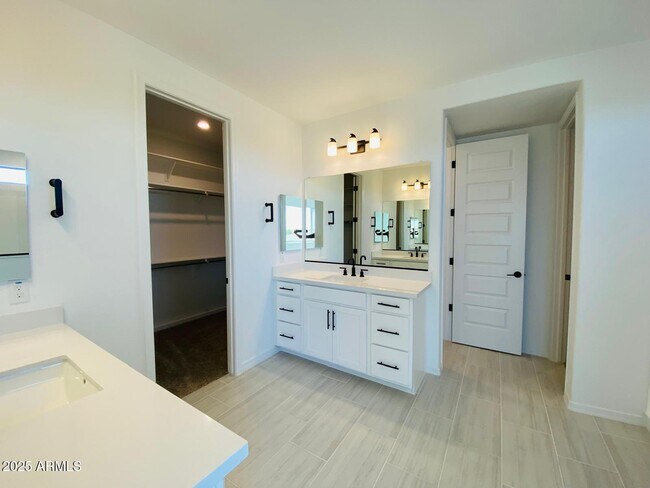 Building Photo - 9025 W Denton Ln