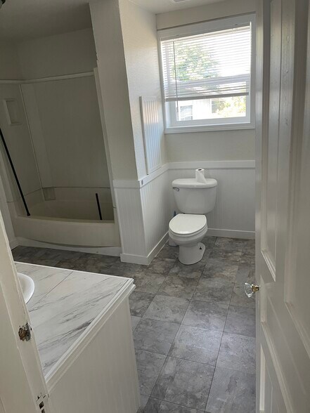 Building Photo - 508 Emerson Ave