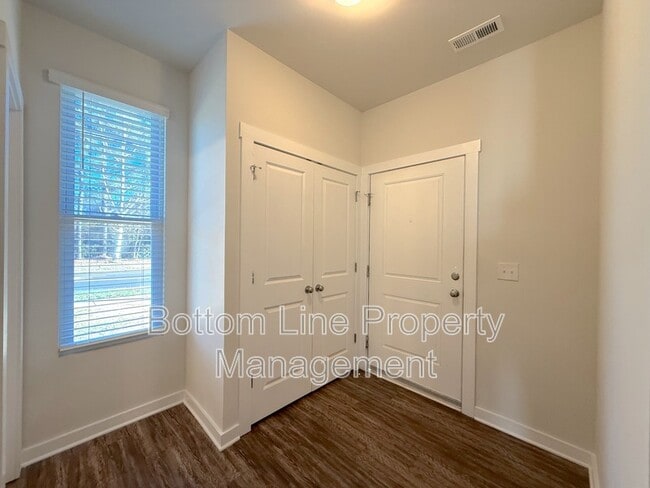 Building Photo - 706 Anglin Forest Way