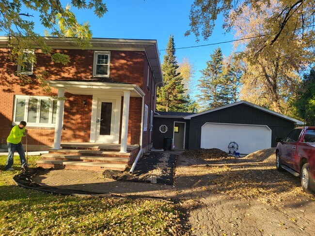 Landscaped Home - 1126 Grant St
