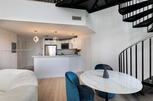 Building Photo - 300 S Biscayne Blvd