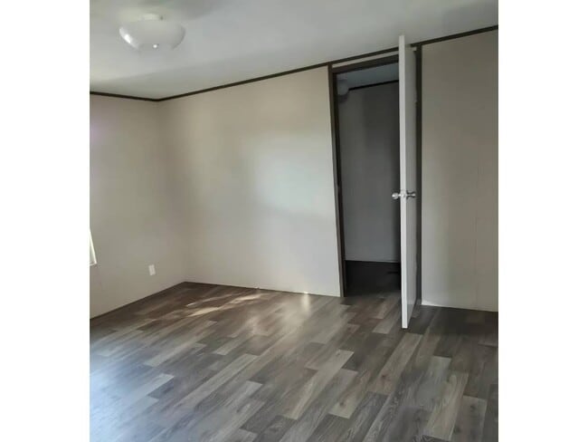 Building Photo - 307 Reid Ct