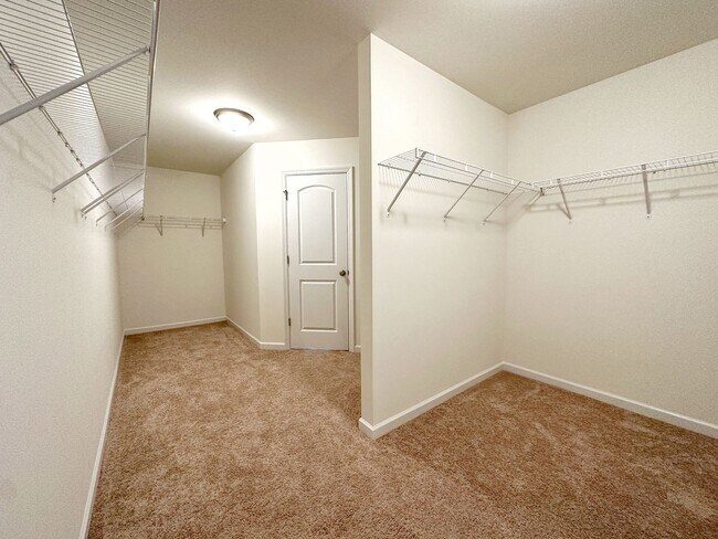 Building Photo - 4 bed 2 Bath Home in Parkway West