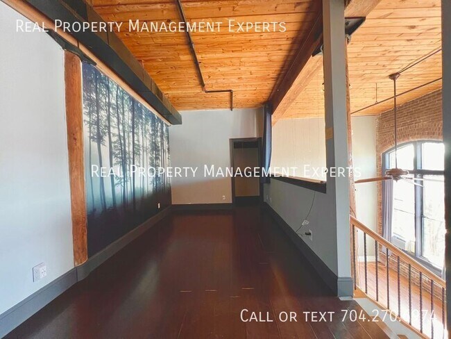 Building Photo - 201 S Hoskins Rd