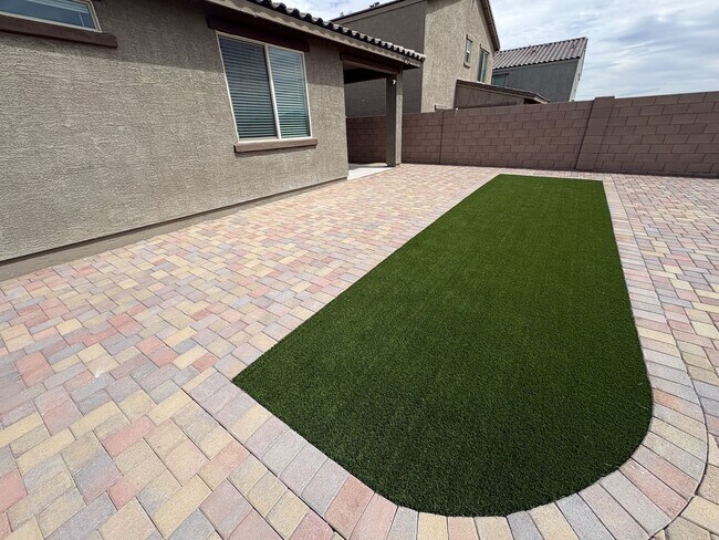 Building Photo - Vail School District with great views 4 bedroom plus den