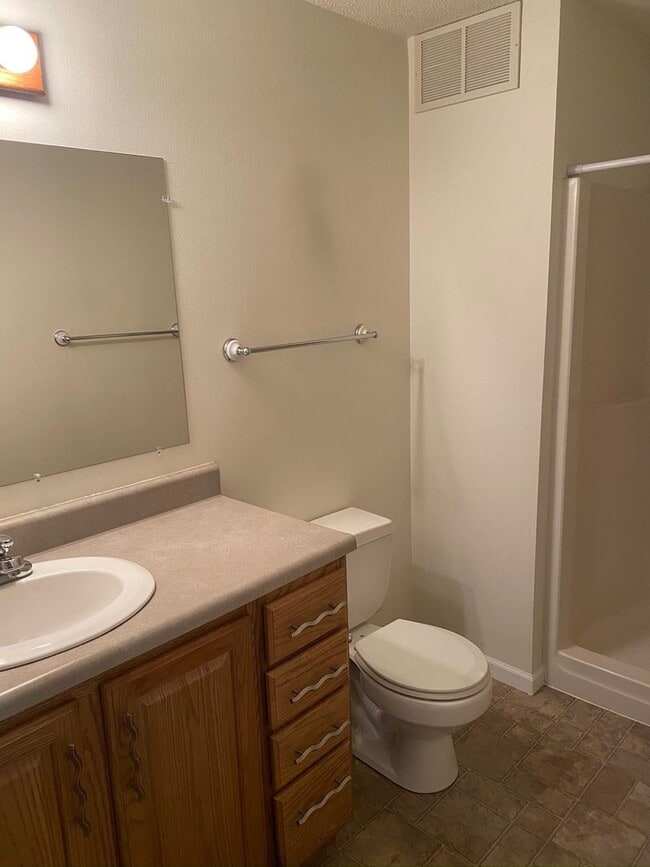 Building Photo - 3 BEDROOM | 2 BATH | DOUBLE GARAGE | WEST