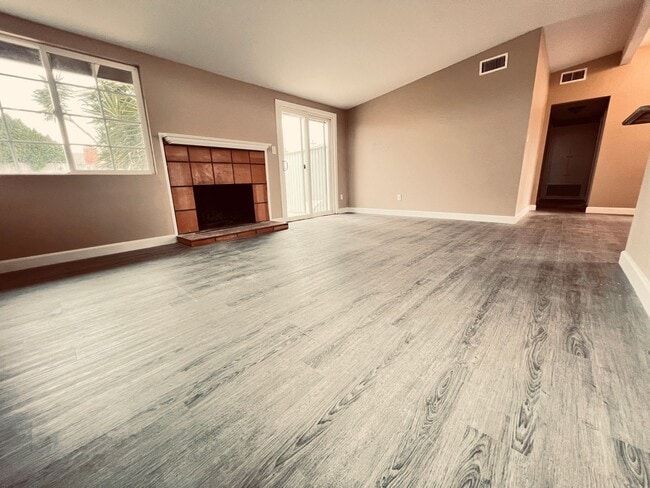 Building Photo - Recently Upgraded Poway Single-Story Home