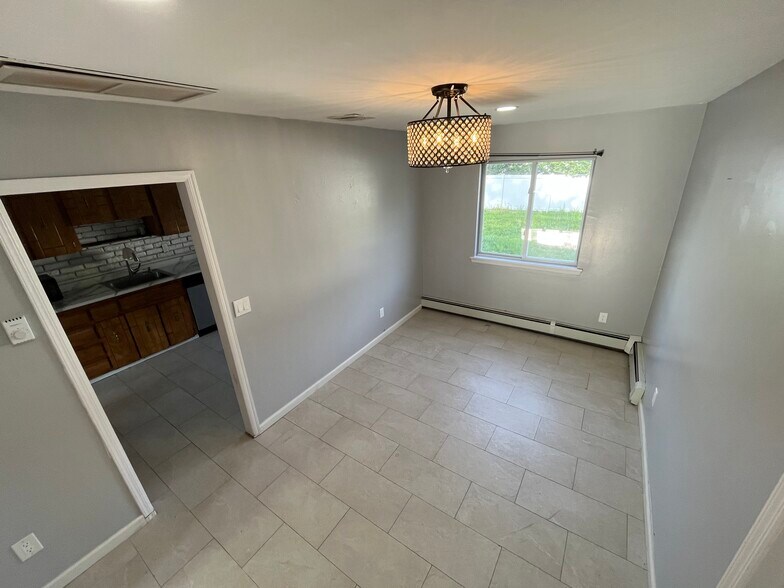 Building Photo - 33 Country Greens Dr