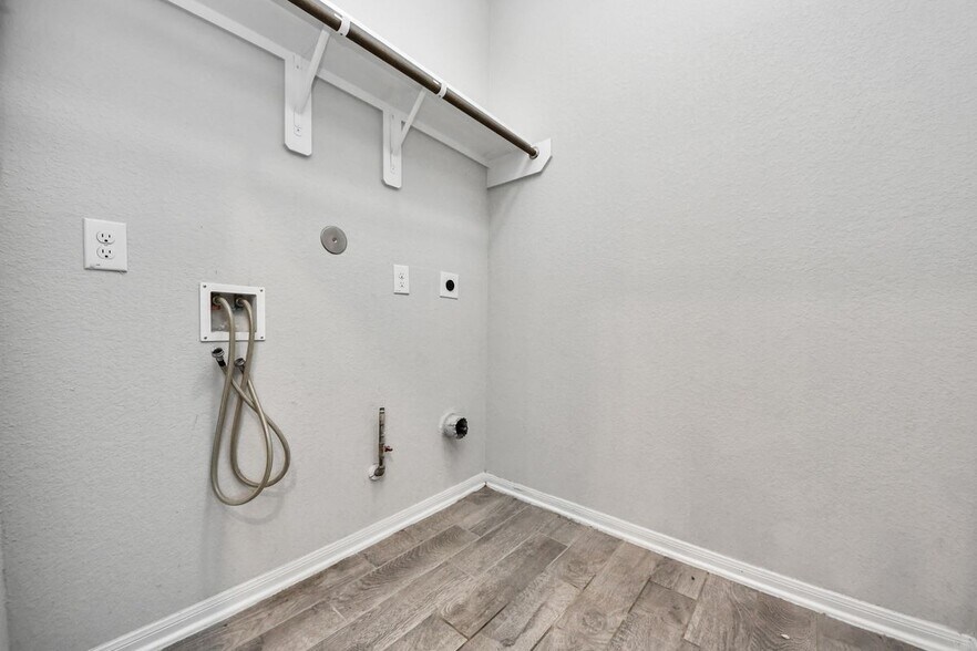 Building Photo - 14718 Black Rail Dr