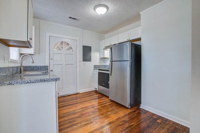 Building Photo - 2615 Warm Ave