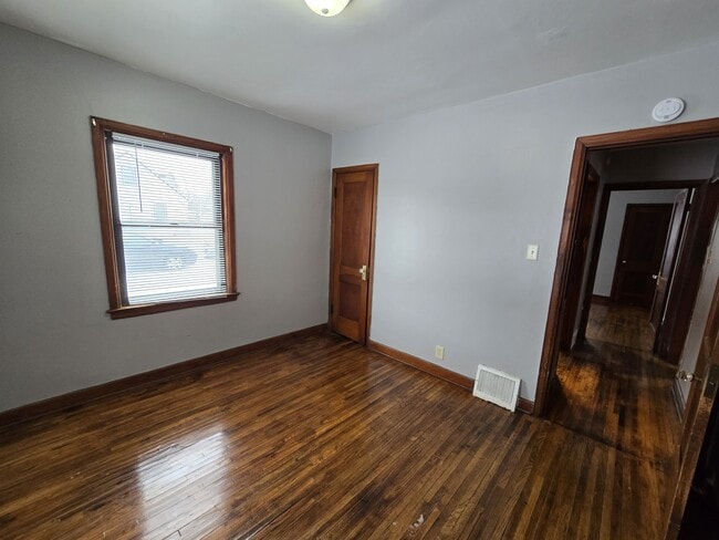 Building Photo - 401 Charles St