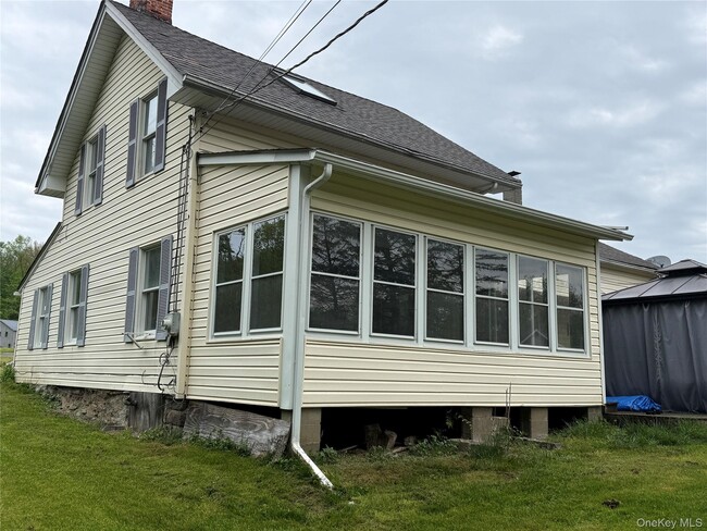 Building Photo - 10 Crans Rd