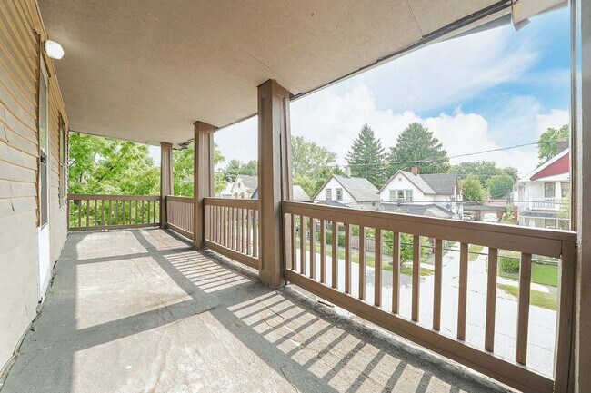 Building Photo - 3484 W 58th St
