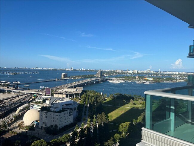Building Photo - 900 Biscayne Blvd