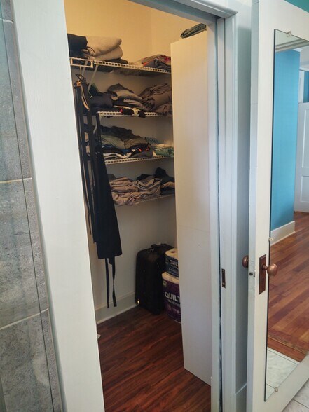 Building Photo - 1427 Stovall St