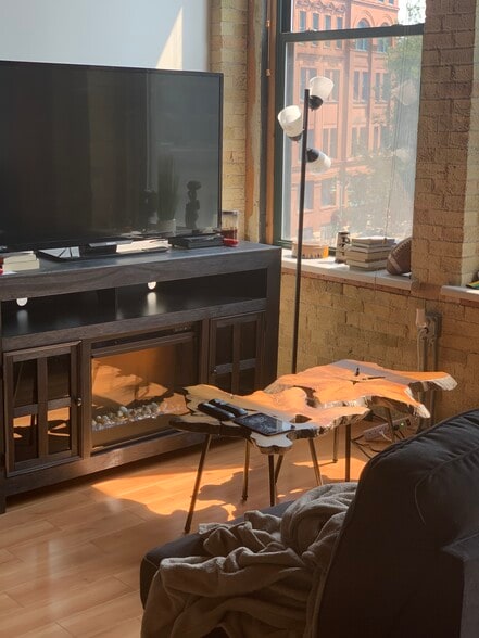 Building Photo - 141 N Water St