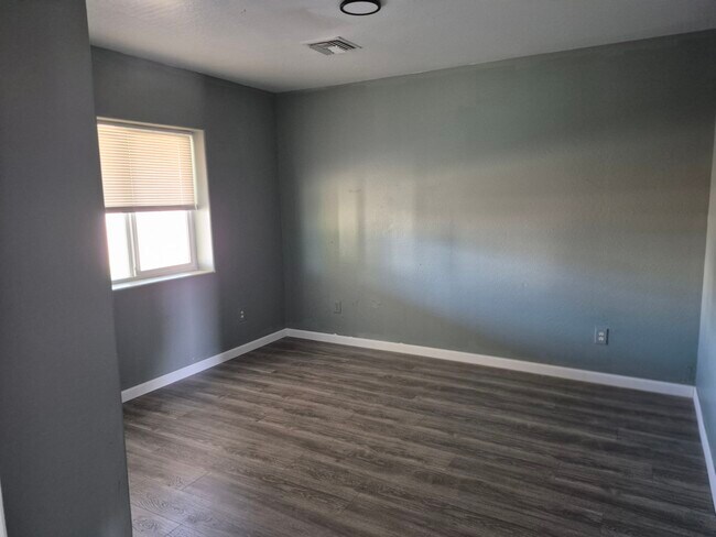 Building Photo - Pueblo Ave