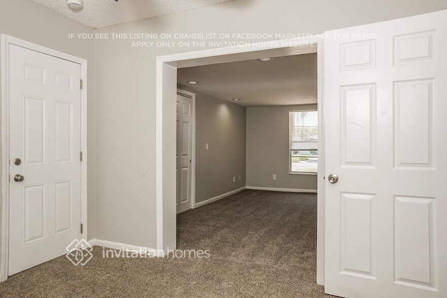 Building Photo - 3308 17th Ave W