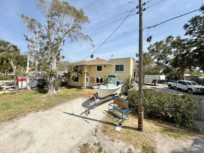 Building Photo - 315 12th Ave