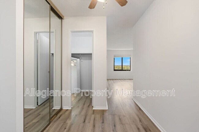 Building Photo - 309 Yoakum Pkwy