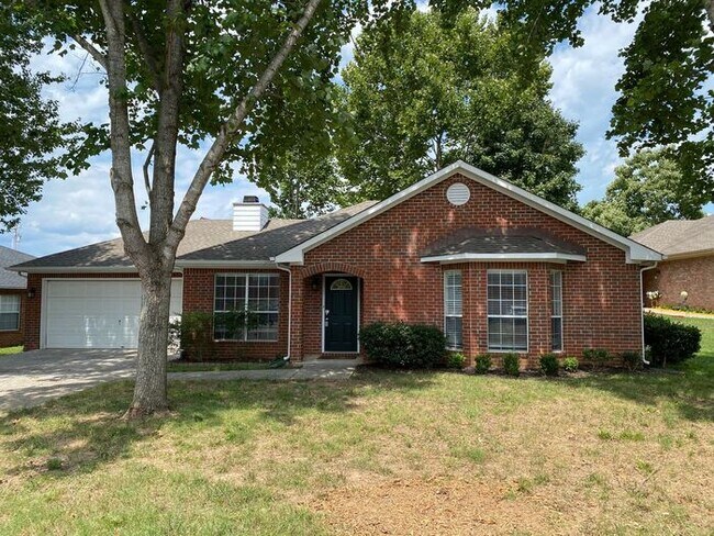 Primary Photo - Beautiful Brick Home in Mt Juliet - Pet Fr...