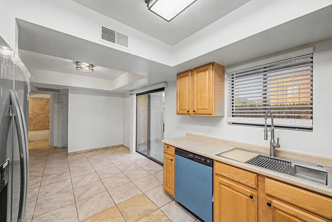Building Photo - 16624 E Palisades Blvd