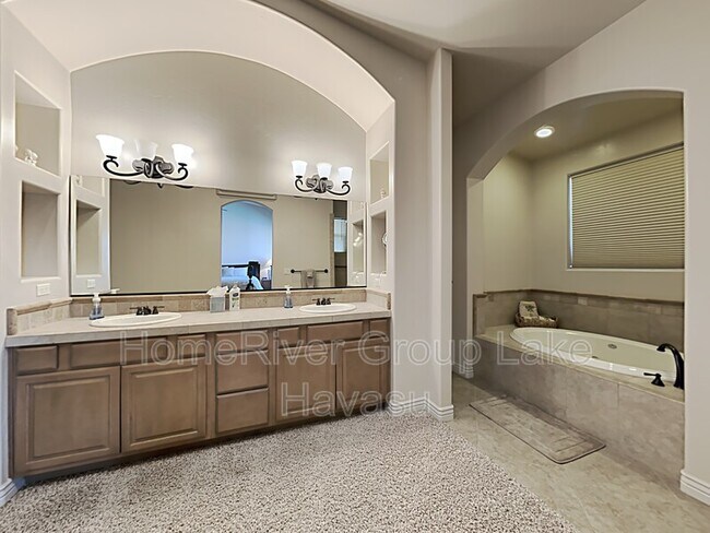 Building Photo - 1890 Ranchito Dr