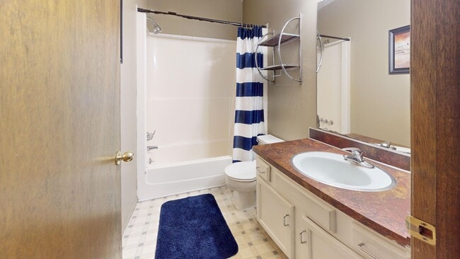 Building Photo - Attached Garage - Spacious 2 bedrooms