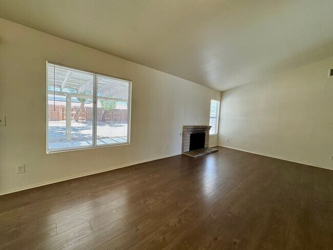 Building Photo - 10624 Palmyra St