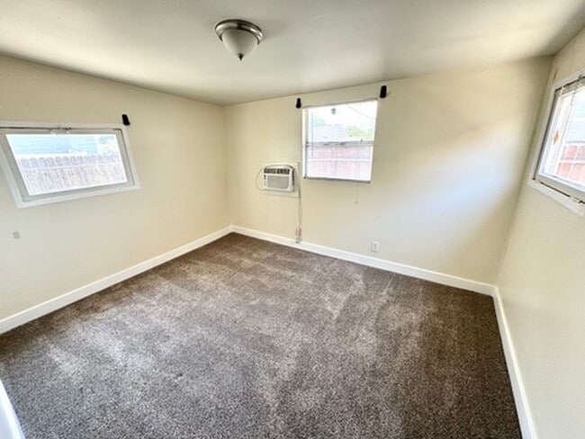 Building Photo - Old World Charm 2 bedroom / 1 bath