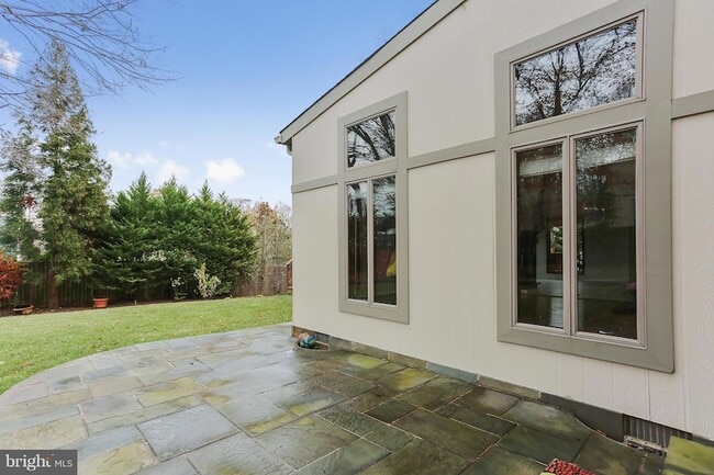 Building Photo - 9801 Clydesdale St