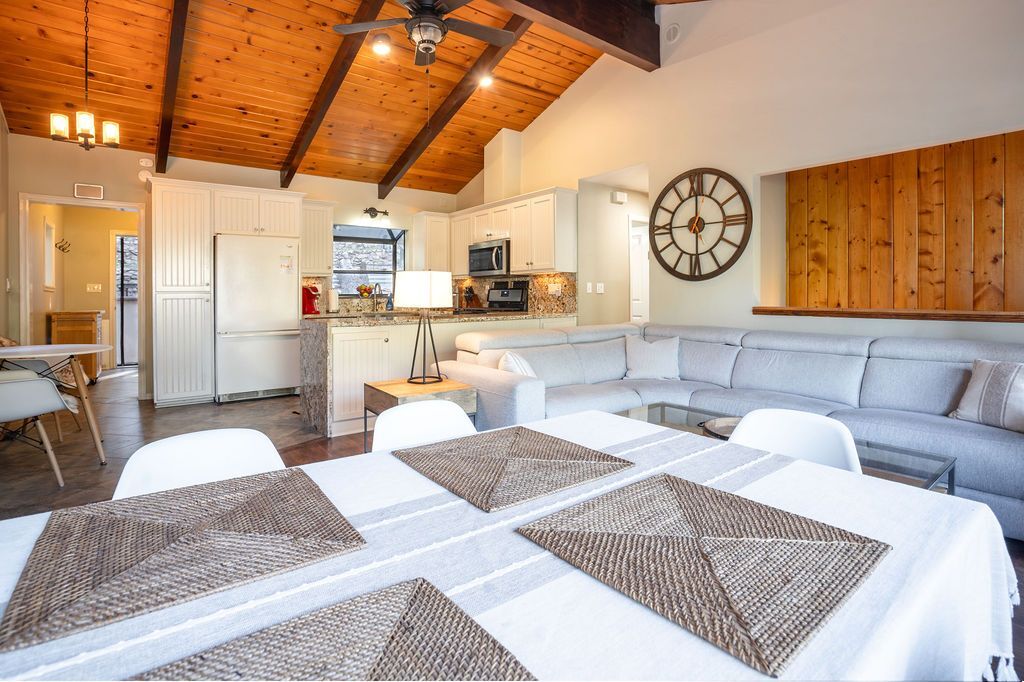 Building Photo - 24933 Faulhorn Dr