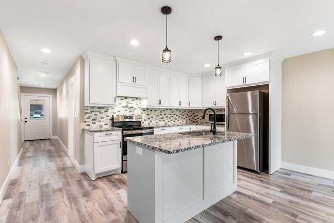 Building Photo - 1604 W Johnson St