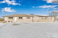 Building Photo - 2765 Long Cir