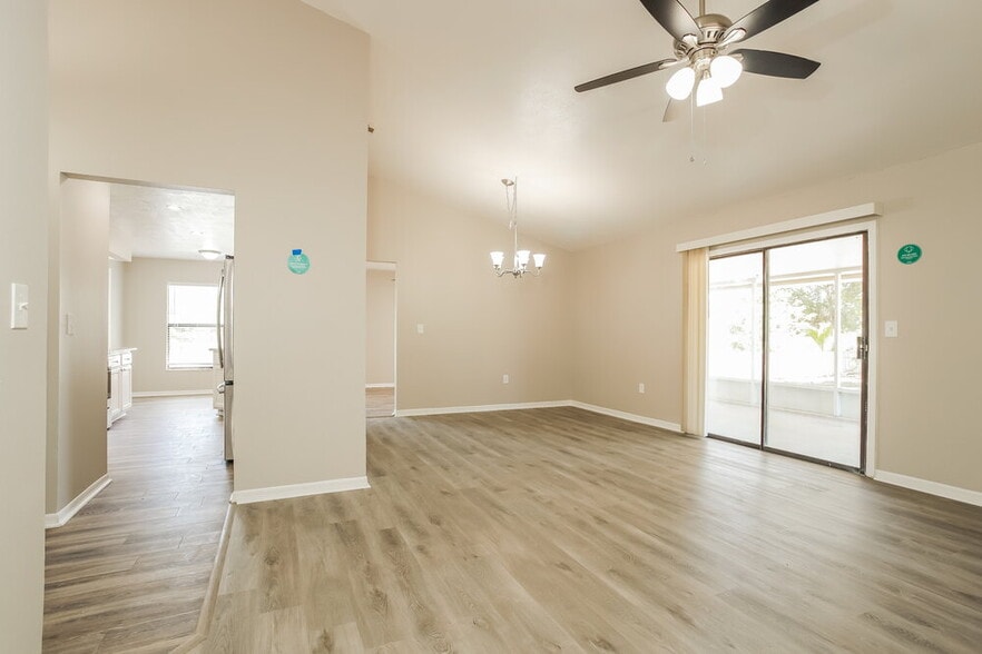 Building Photo - 518 Carlsbad Dr