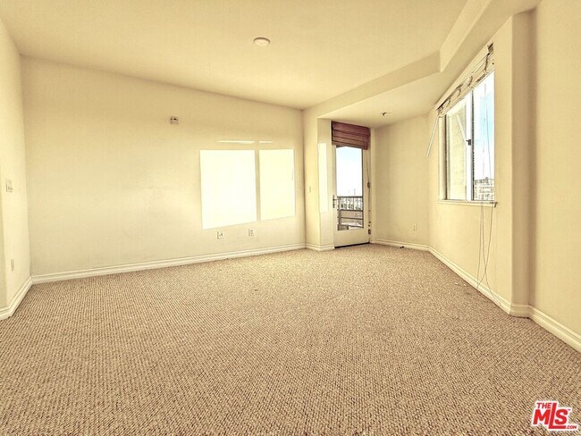 Building Photo - 629 Traction Ave